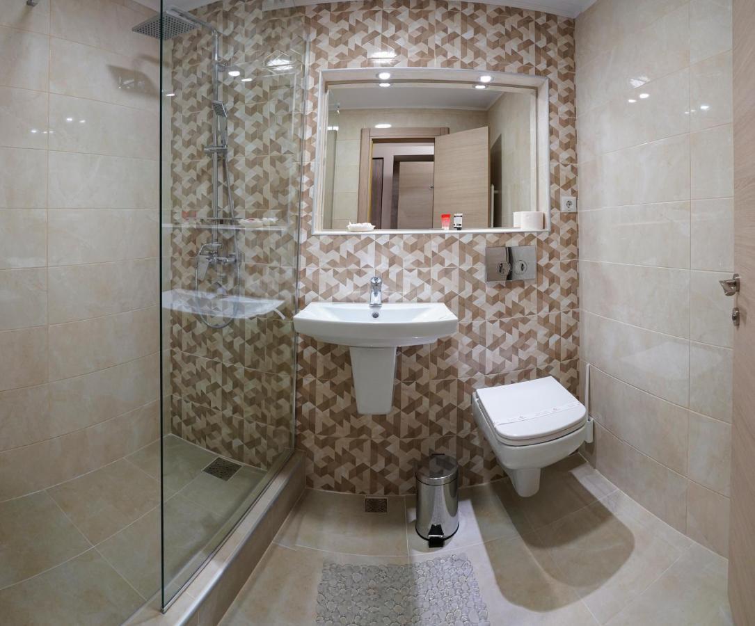 Hotel Tiara Плоещ Екстериор снимка