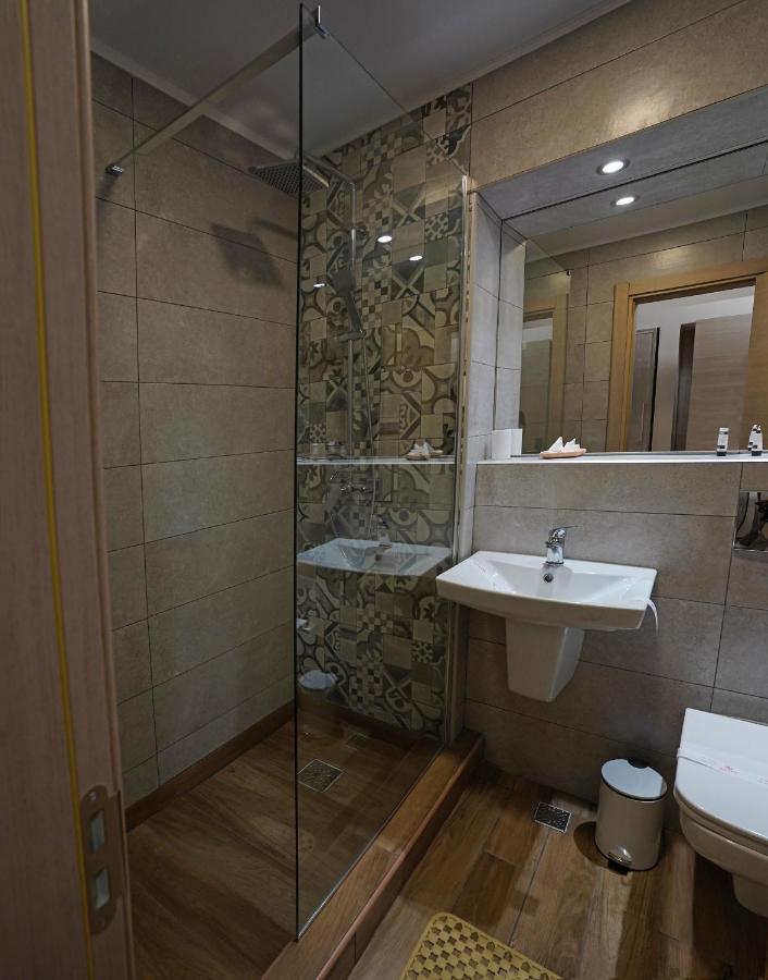 Hotel Tiara Плоещ Екстериор снимка