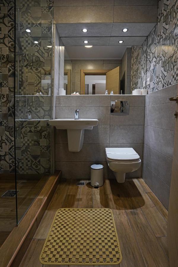 Hotel Tiara Плоещ Екстериор снимка
