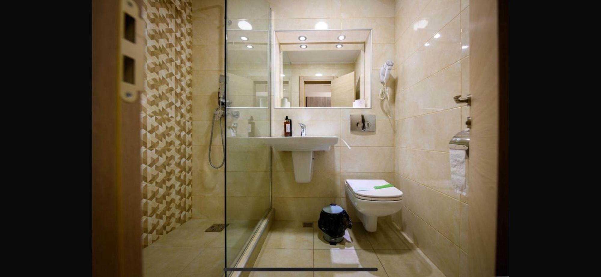 Hotel Tiara Плоещ Екстериор снимка