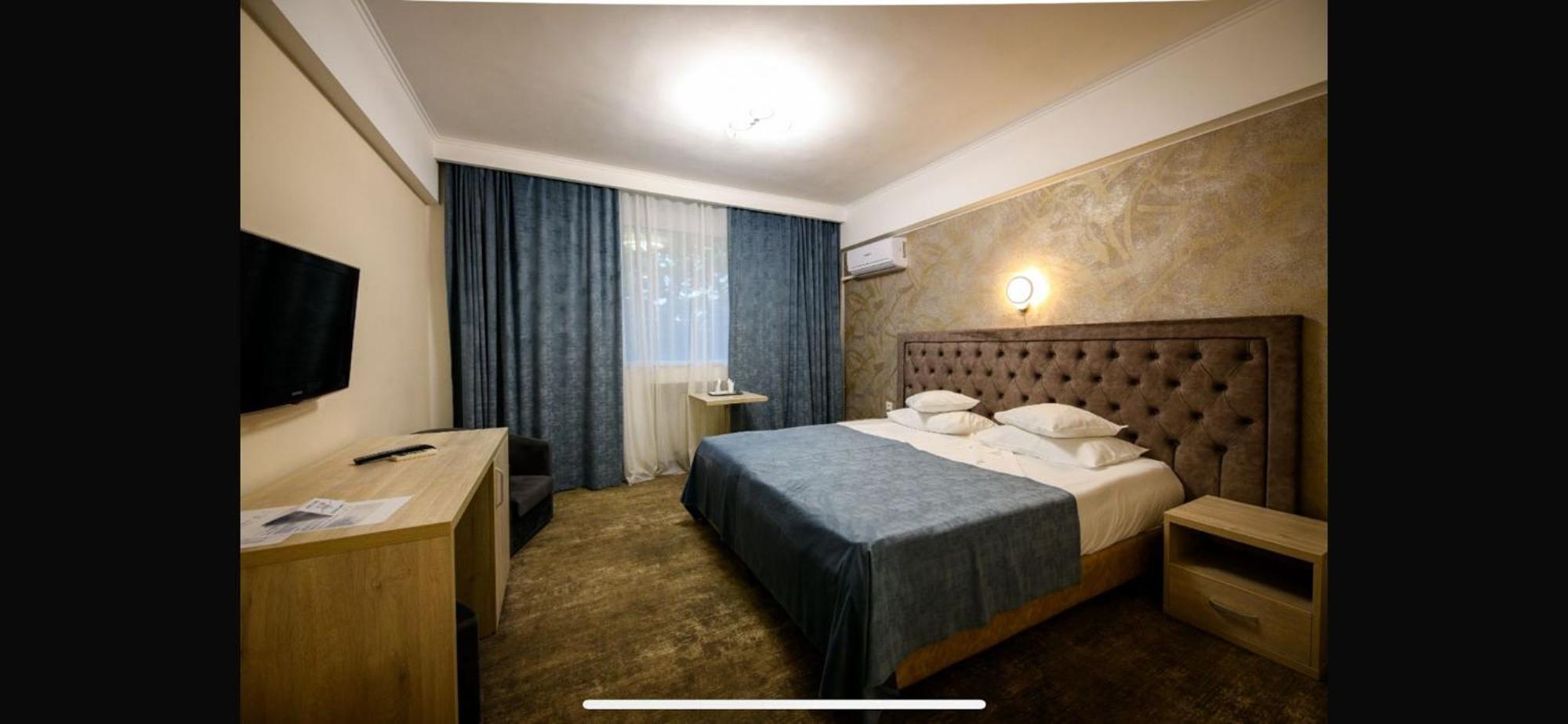 Hotel Tiara Плоещ Екстериор снимка