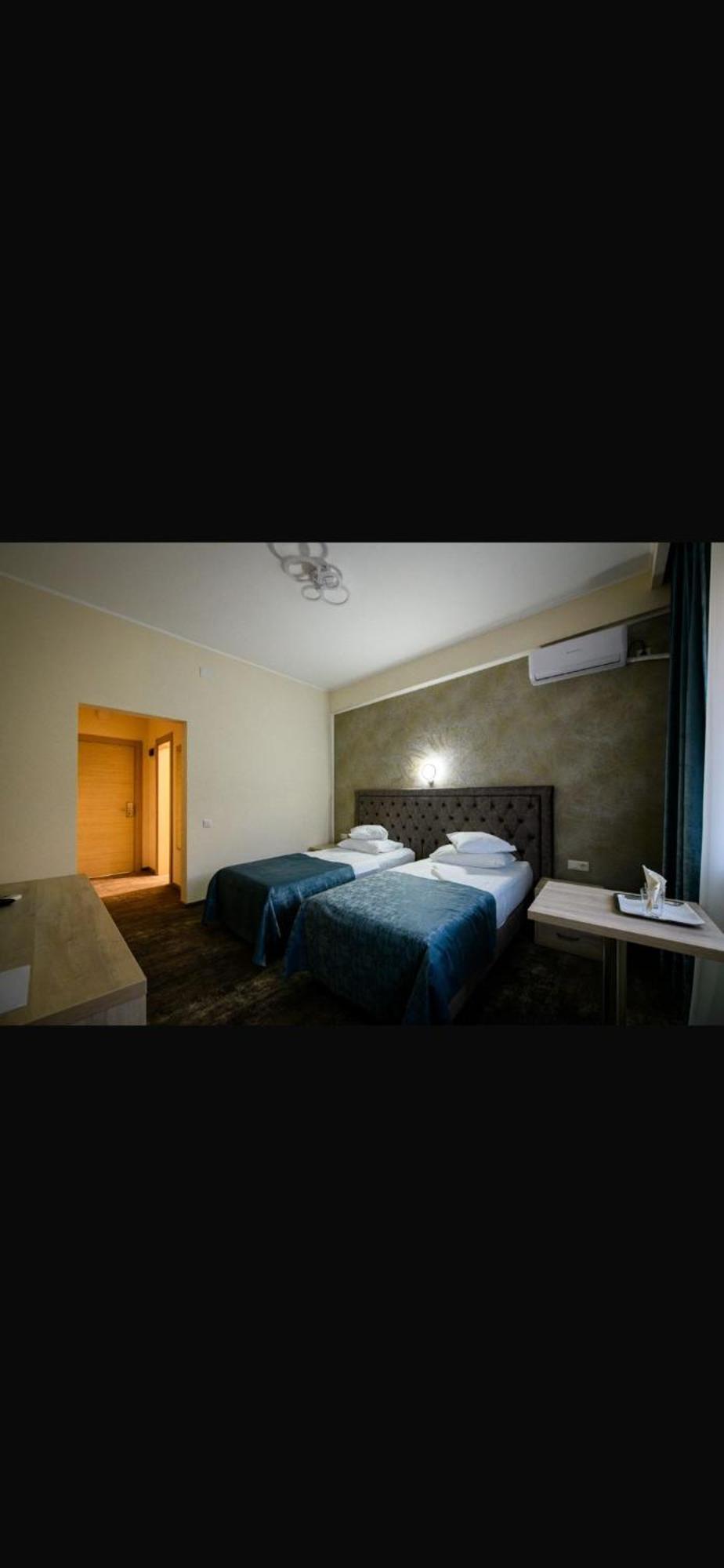 Hotel Tiara Плоещ Екстериор снимка