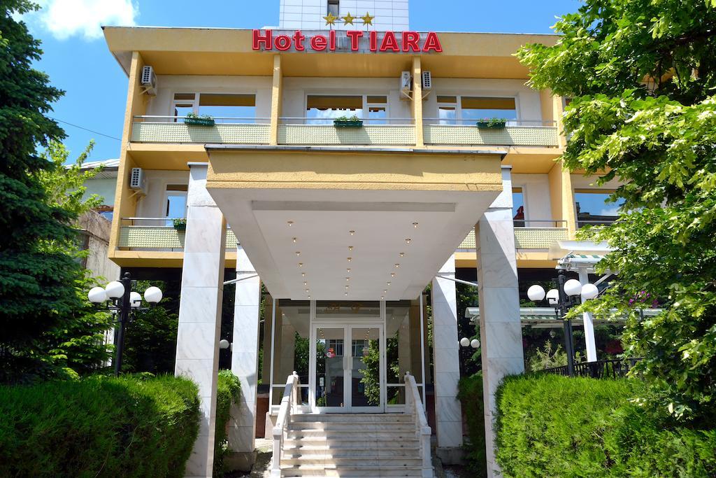 Hotel Tiara Плоещ Екстериор снимка